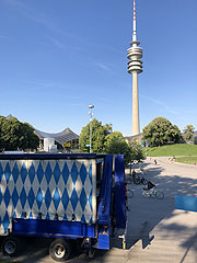 "Sommer in der Stadt": Erste Teile des Willenborg Riesenrads sind auf dem Coubertinplatz eingetroffen (©Foto: Martin Schmitz)